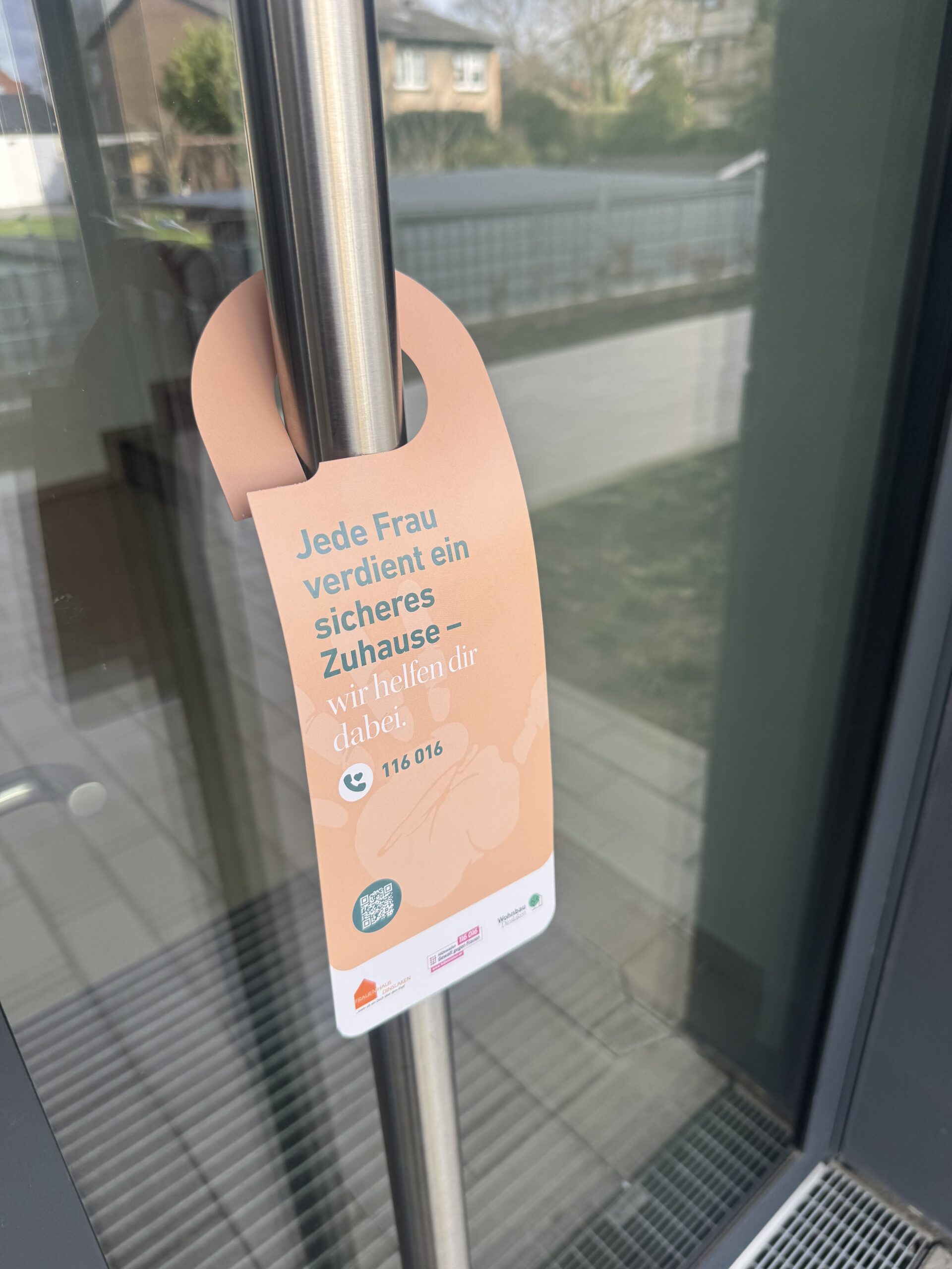 Neuer Türanhänger – ein Hinweis auf Unterstützung und Aufmerksamkeit